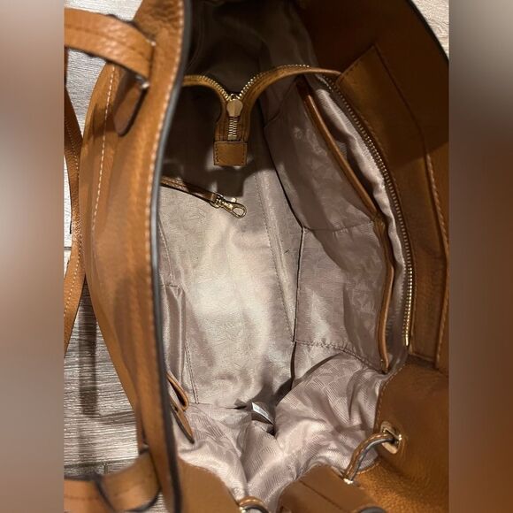 Michael Kors Large East West MAE Tote in Acorn - Picture 10 of 12